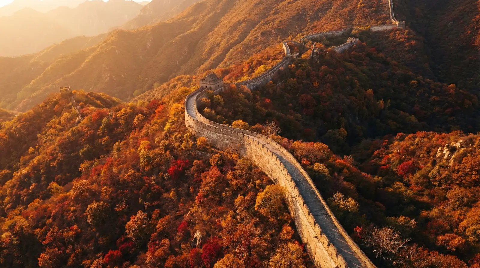 动漫人物桶动漫人物在线观看 秋日长城航拍全景
